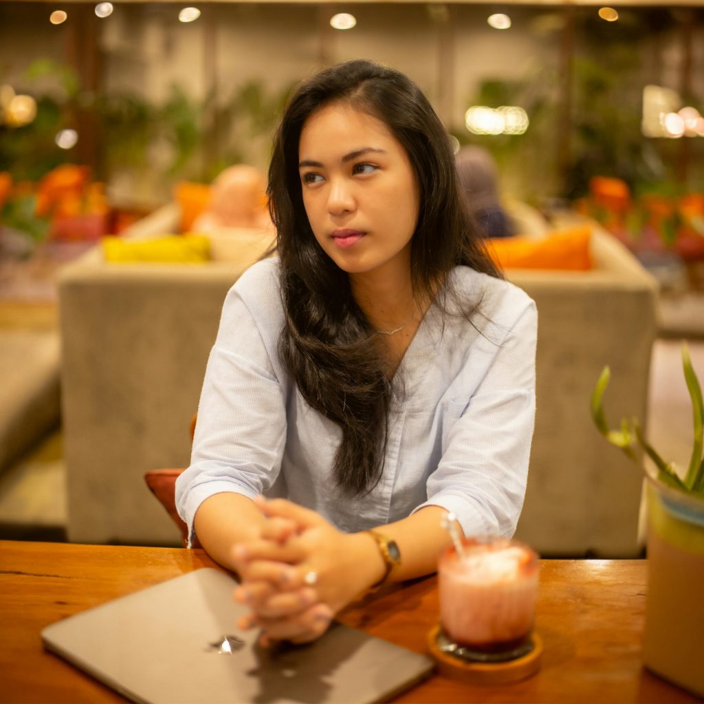 student at bookstore thinking about best and worst college essay topics